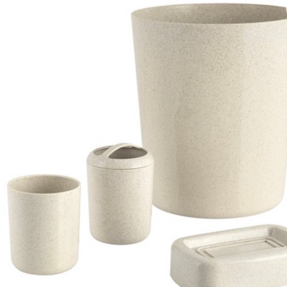 Bath Accessory Set. - Picture 1 of 1